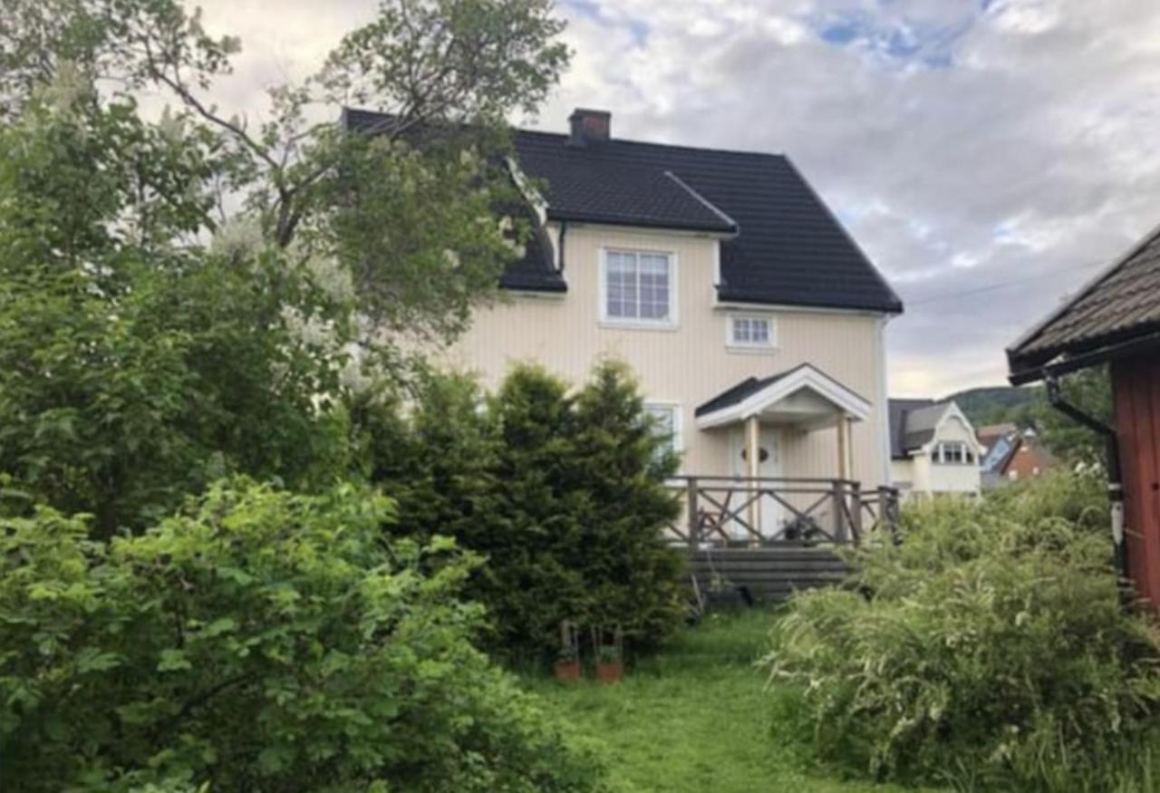 Appartement Lys Og Sentral Leilighet Med Terrasse Og Hage à Lillehammer Extérieur photo